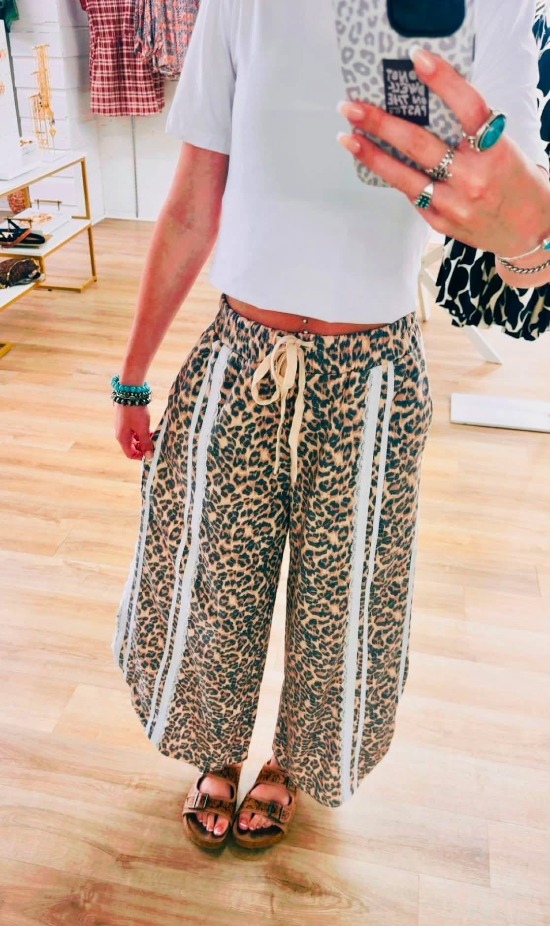 Leopard Tulip Side Lace Pants