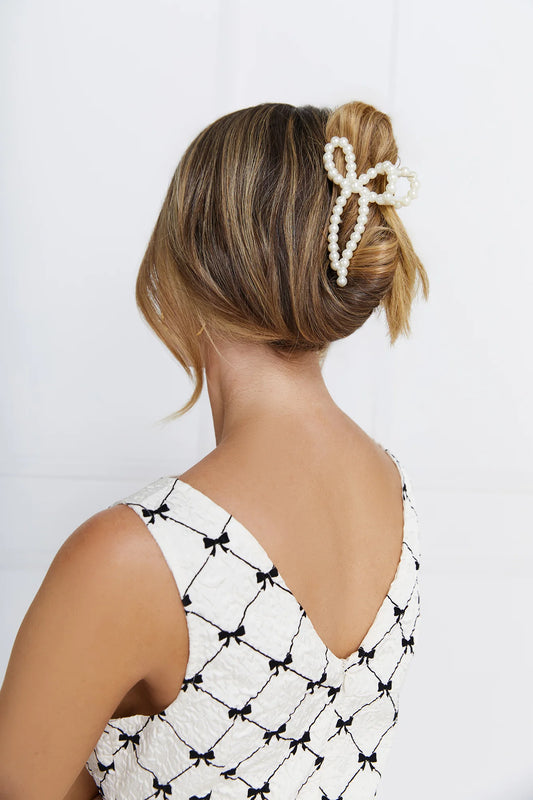 Pearl Bow Claw Clip